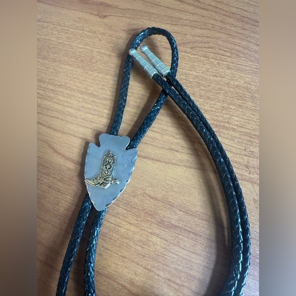 Vintage Southwestern Silvertone and Black Bolo Tie with Arrowhead & Boot Pendant - Picture 2 of 3